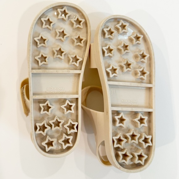 Old Navy Sandals - Picture 6 of 7